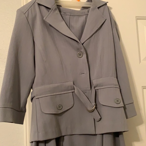 🔥4 for $30 Grey Blazer and skirt outfit - Picture 4 of 4